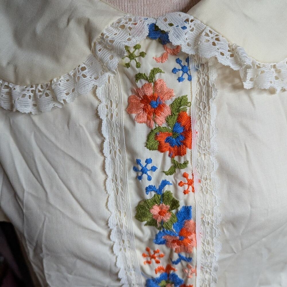 Vtg 1970s Pale Yellow Floral Embroidered Snap Front Lace Collar House Dress L - Picture 4 of 6